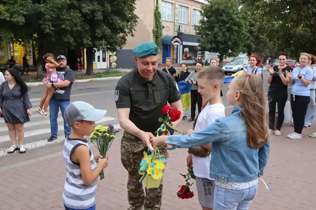 На Кіровоградщині урочисто зустріли звільнених з полону воїнів Сергія Лишенка та Миколу Матвійчука