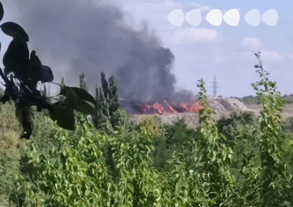 У Кропивницькому спалахнуло сміттєзвалище в Завадівці: працюють рятувальники