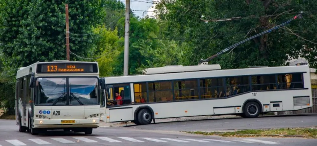 Колишнього керівника «Електротрансу» у Кропивницькому підозрюють у закупівлі пального за завищеними цінами