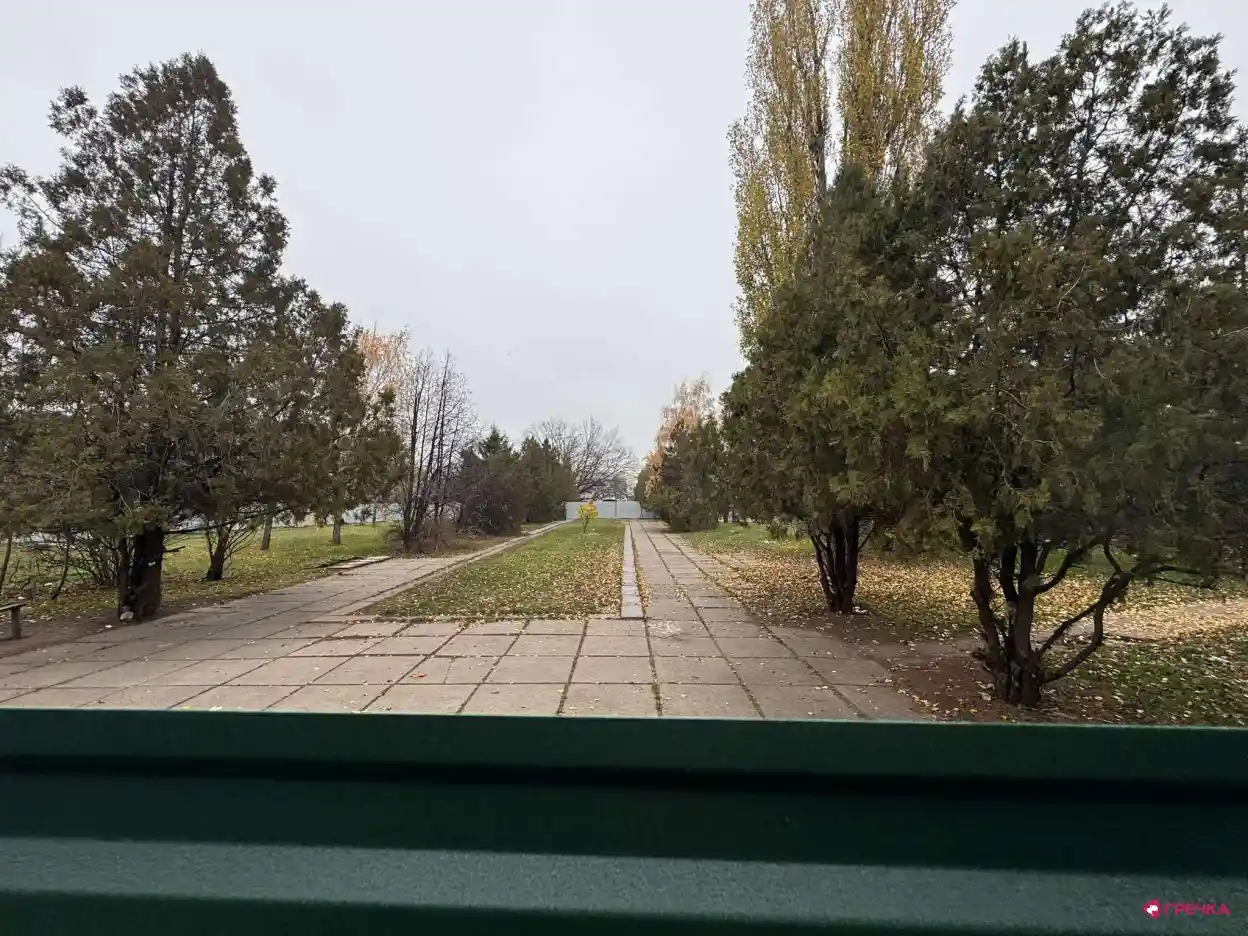 Сквер Слави в Кропивницькому обгородили парканом: що відомо про орендарів ділянки