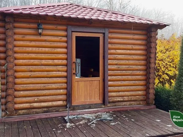 У лісництві на Кіровоградщині вандал пошкодив рекреаційний пункт