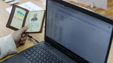 У Кіровоградській області викрили масштабну схему підробки документів