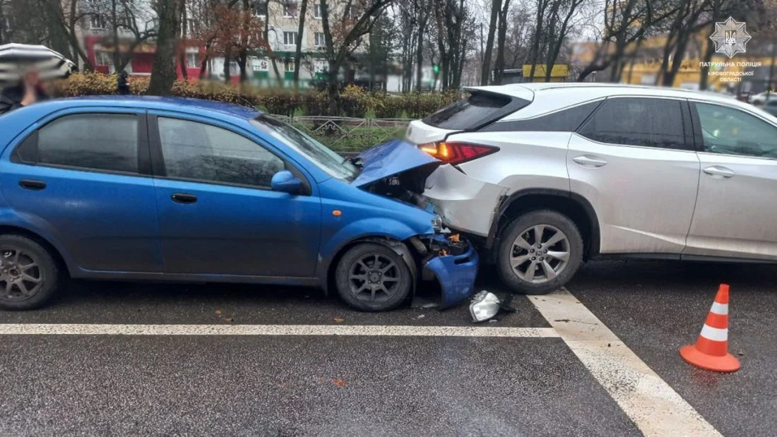 У Кропивницькому водій під наркотиками спричинив ДТП із Lexus