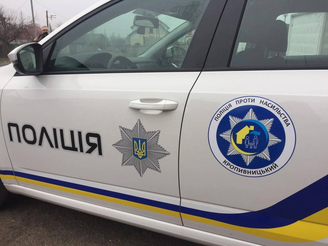 На Кіровоградщині п’яний чоловік напав на поліцейського під час виклику через домашнє насильство