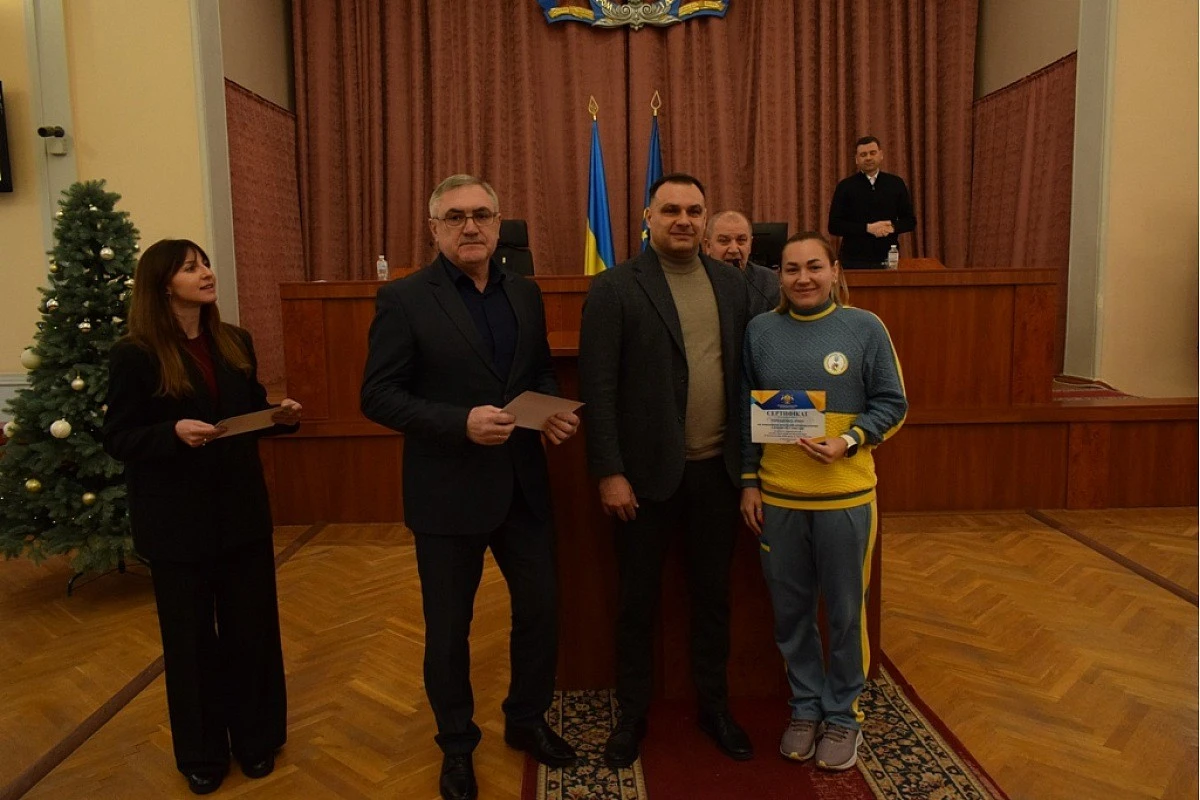 Кропивницьким спортсменам вручили міські стипендії за видатні досягнення