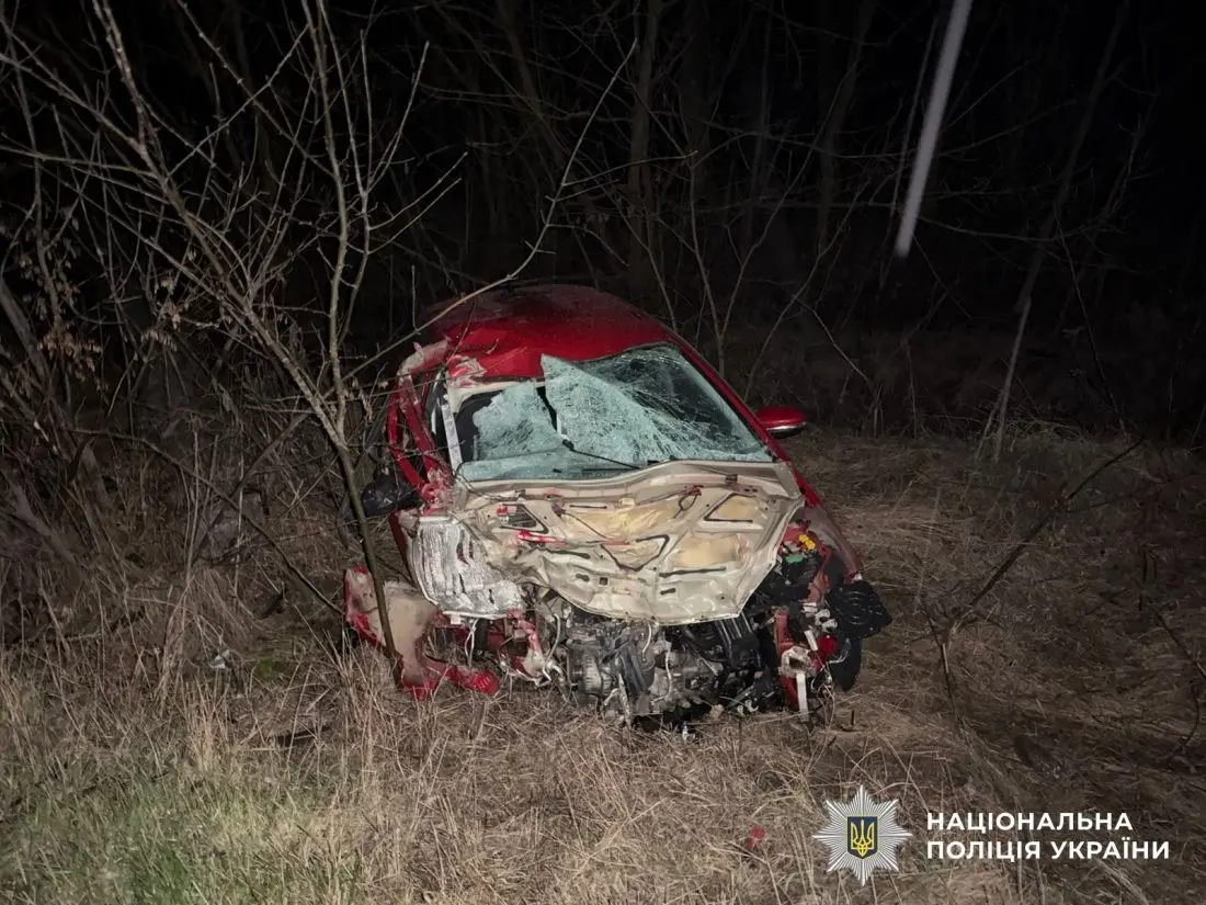 У Кіровоградській області сталася ДТП з постраждалими: два автомобілі, одна з яких перекинулась