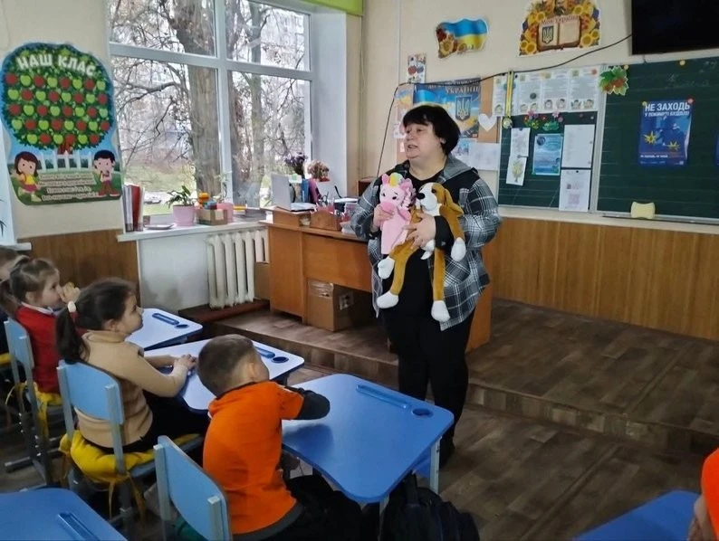 Хібукі-терапія в Кропивницькому: як “собака-обіймалиця” допомагає дітям відновлюватися після травм війни