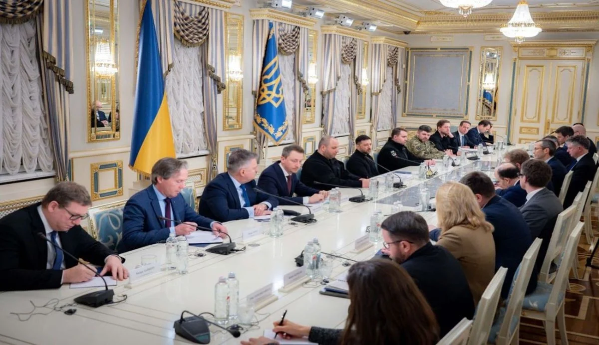 Гарантії безпеки як ключовий фактор мирних переговорів: Україна на порозі нових переговорів у Парижі