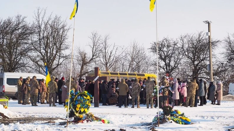 Гайворон прощався з військовим Андрієм Молвінським: місто оголосило День жалоби
