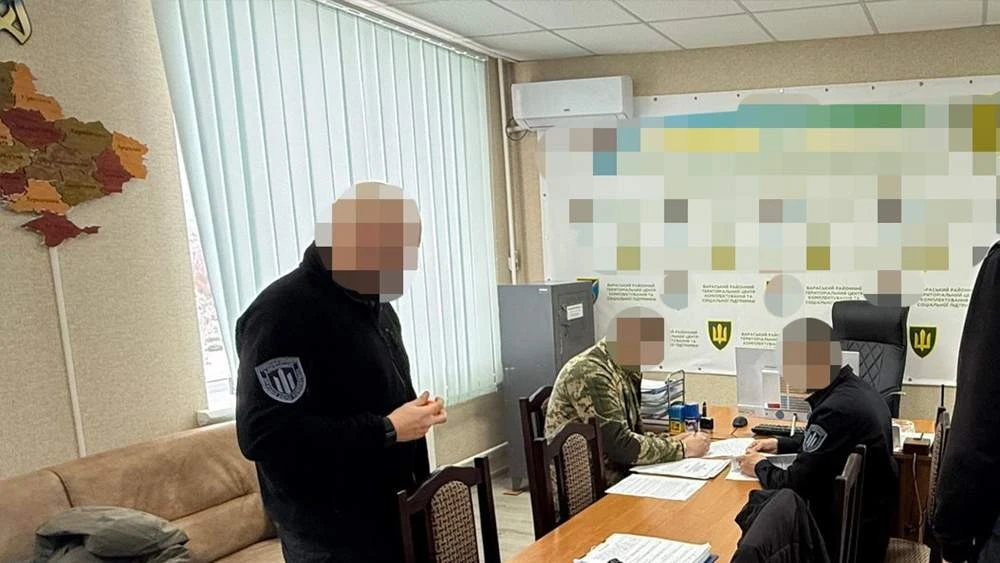 Корупційна схема в армії: керівник ТЦК вимагав хабар за зняття з розшуку