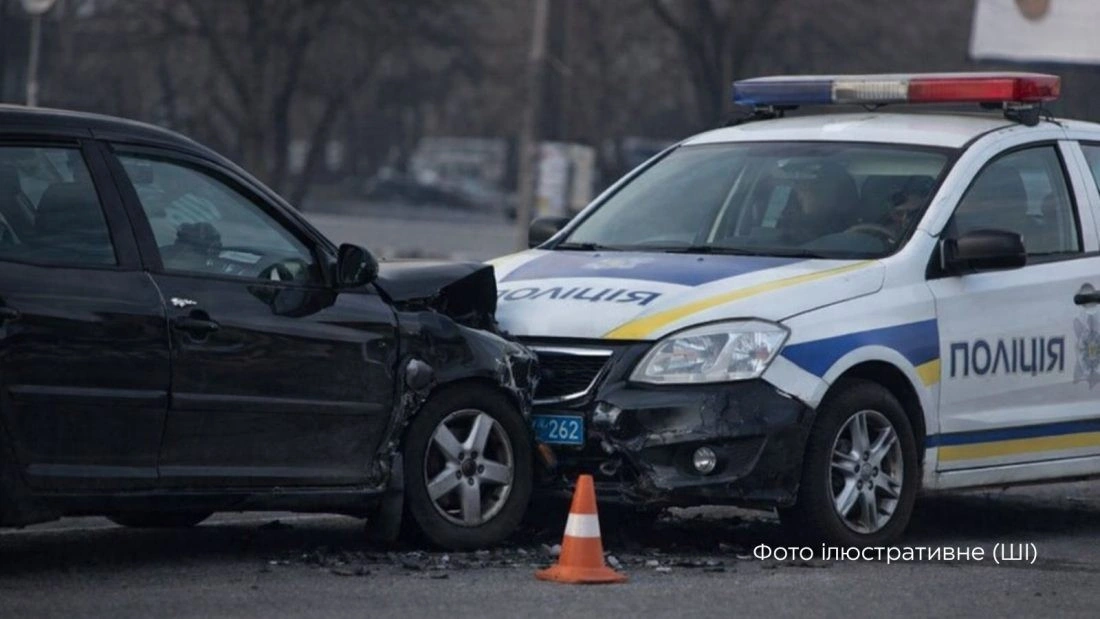 У Кропивницькому водійка не поступилася дорогою поліцейському авто і спричинила ДТП