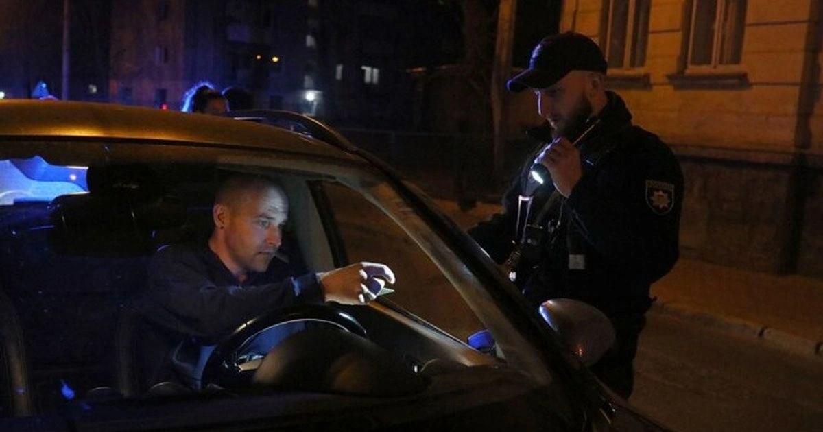 Торгові центри та аптеки зможуть працювати цілодобово під новими правилами комендантської години