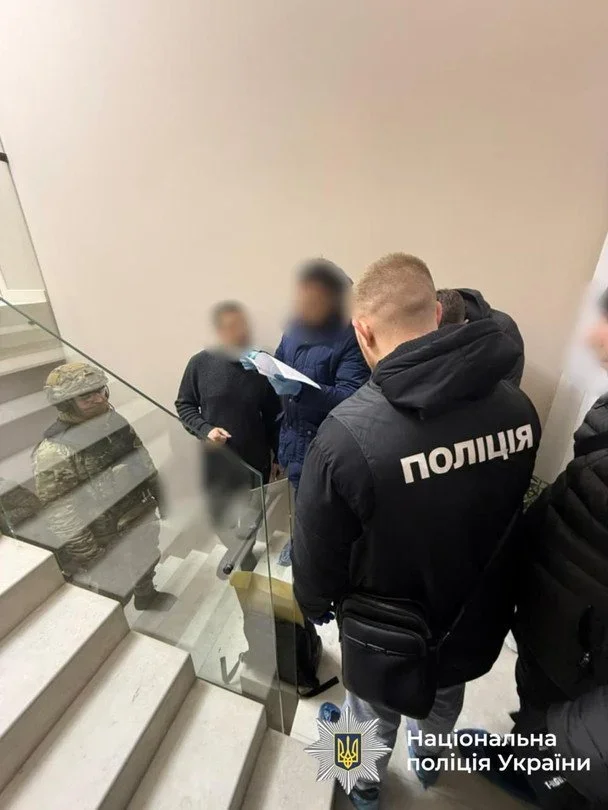 «Сміттєва» справа на мільйони: Нацполіція проводить масштабні обшуки у трьох регіонах