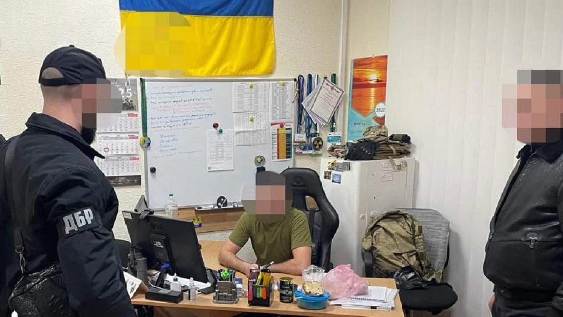 Сімейний підряд і фейкові місії: як підполковник ДПСУ та його брат-росіянин заробляли на ухилянтах