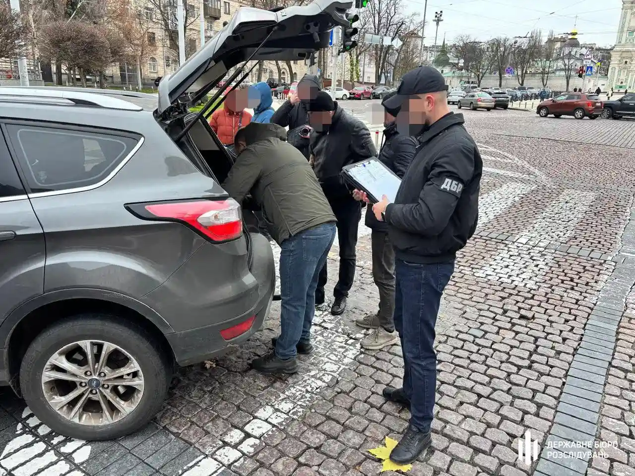 Сімейний підряд і фейкові місії: як підполковник ДПСУ та його брат-росіянин заробляли на ухилянтах
