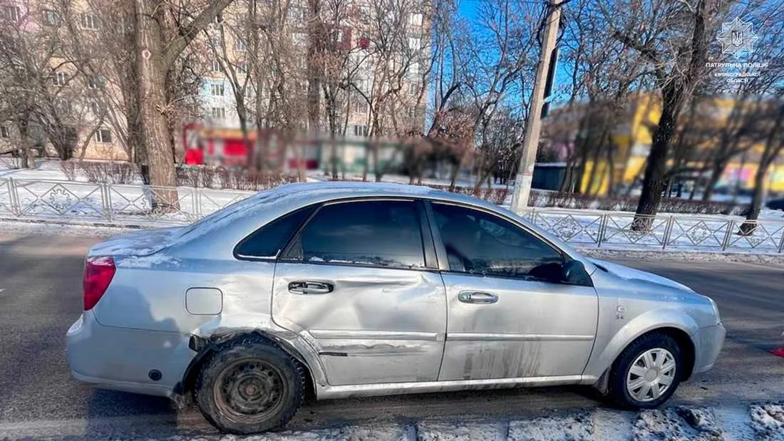 Ранкова ДТП у Кропивницькому: ігнорування знаків пріоритету призвело до зіткнення двох іномарок