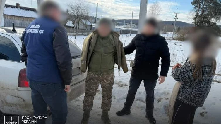 Курсант у СЗЧ за 11 тисяч доларів: на Львівщині викрили військових-трансферменів