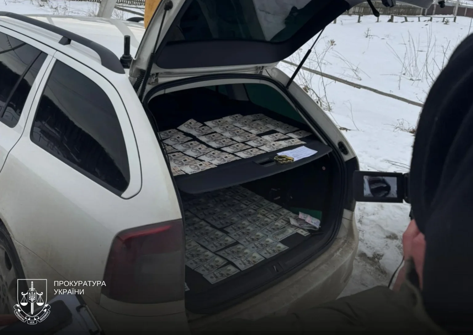 Курсант у СЗЧ за 11 тисяч доларів: на Львівщині викрили військових-трансферменів