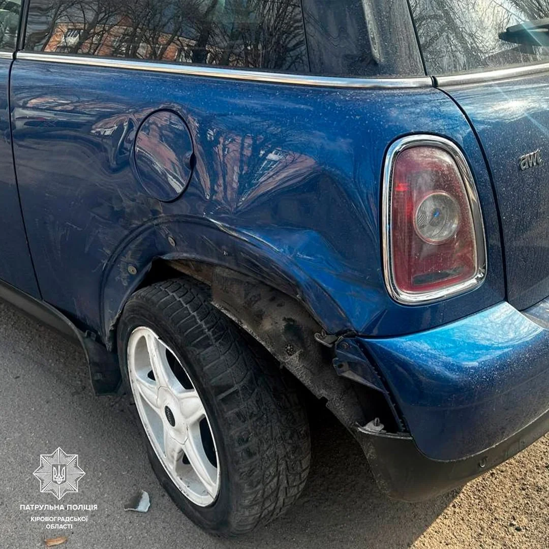 Повідомлення Gemini Перекинуте авто та пошкоджена огорожа: подробиці денної ДТП у Кропивницькому