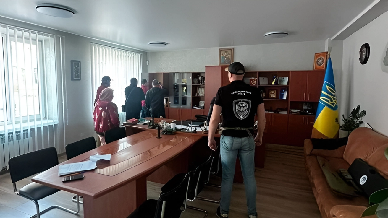 Масштабна корупція: як водій посадовця заробляв на прикритті порностудій