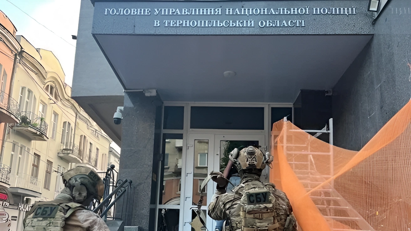 Масштабна корупція: як водій посадовця заробляв на прикритті порностудій