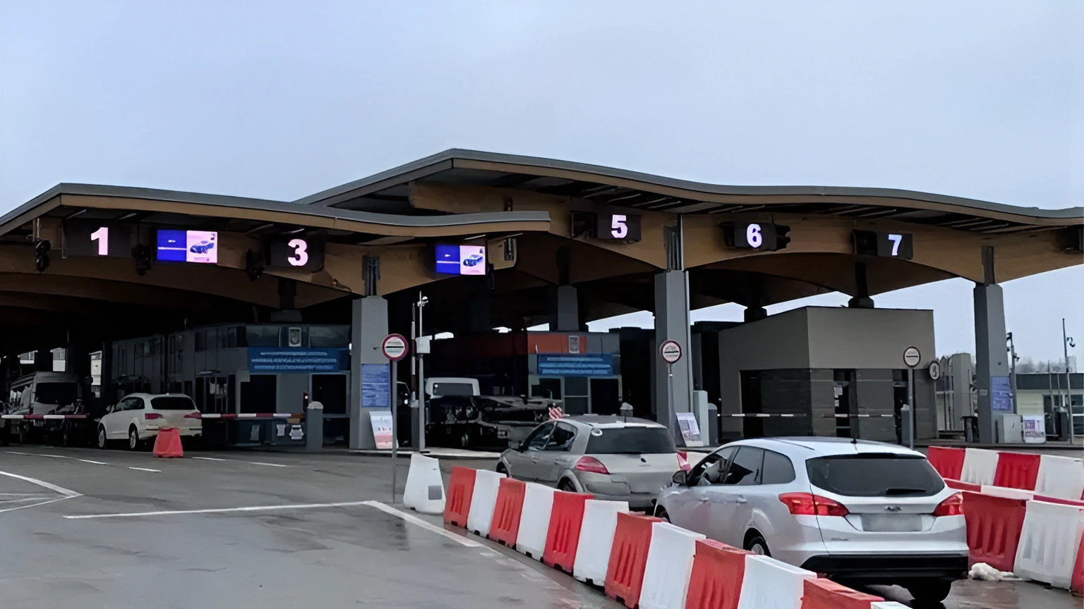 Сезон відпусток розвантажив кордони: де очікувати затримок