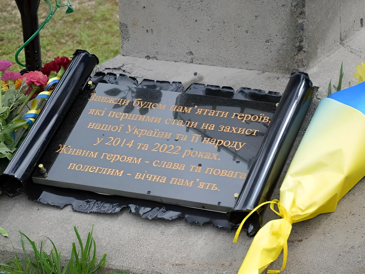 Ветеран із позивним Змій власноруч звів величний меморіал добровольцям на Кіровоградщині