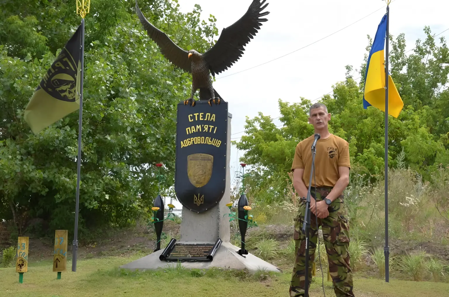 Ветеран із позивним Змій власноруч звів величний меморіал добровольцям на Кіровоградщині